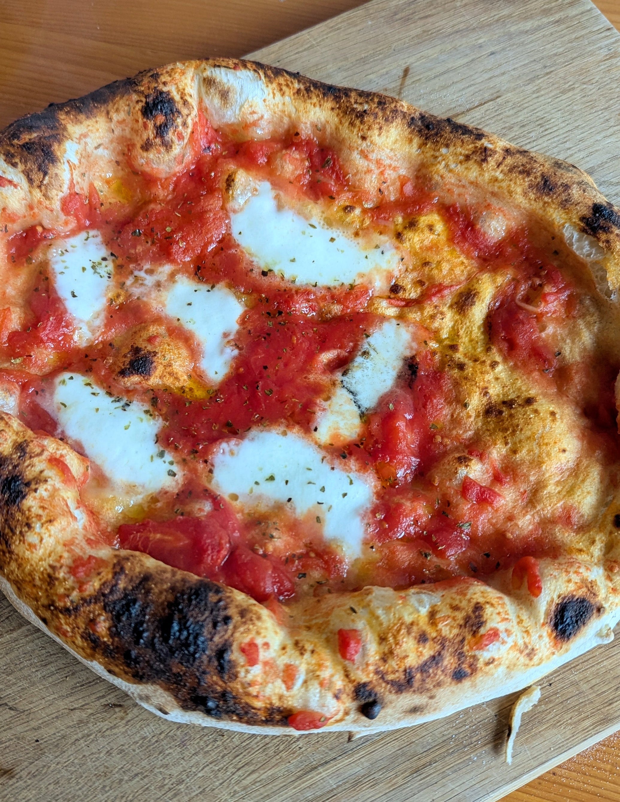 Neapolitanische Pizza mit Biga